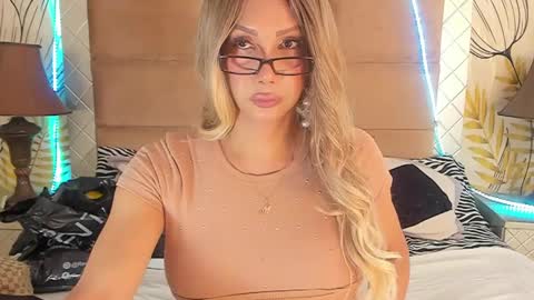 Snapshot of gaticahotts chatting on 1, 12, 2024 melanny villa online show from 1, 12, 2024