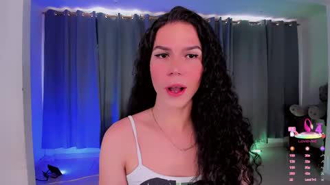 Snapshot of gatitavenecis1 chatting on 4, 4, 2026 Vnecis Marn online show from 4, 4, 2026