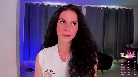 Snapshot of gatitavenecis1 chatting on 7, 4, 2026 Vnecis Marn online show from 7, 4, 2026