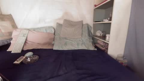 gayrobbin online show from 4, 10, 2025