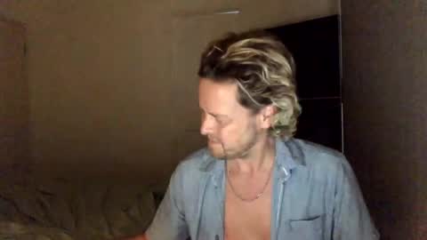 Snapshot of gcsurfer81 chatting on 18, 12, 2024 gcsurfer81 online show from 18, 12, 2024