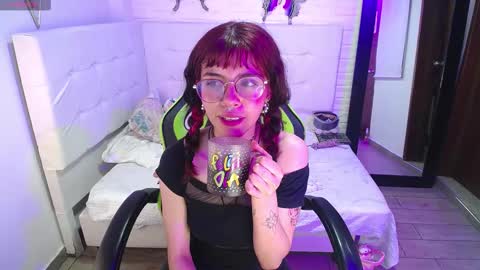 Snapshot of genesis_rea_ chatting on 4, 1, 2025 genesis_rea_ online show from 4, 1, 2025