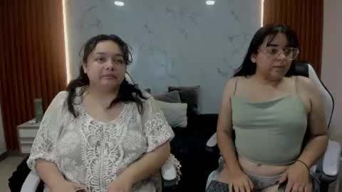Snapshot of genesis_y_moon chatting on 6, 7, 2026 genesis_y_moon online show from 6, 7, 2026