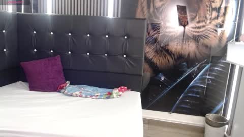 genesisrea__ online show from 4, 10, 2025