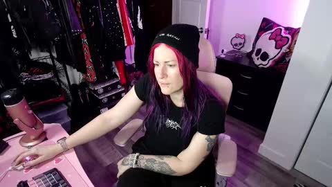 Snapshot of gennyrock chatting on 26, 10, 2025 Genny Rock and online show from 26, 10, 2025