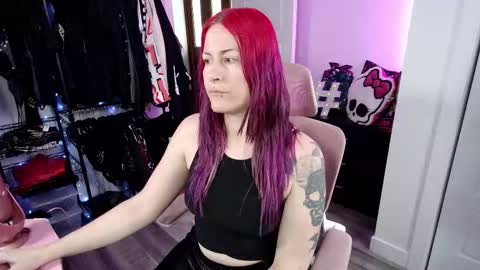 Snapshot of gennyrock chatting on 13, 12, 2025 Genny Rock and online show from 13, 12, 2025