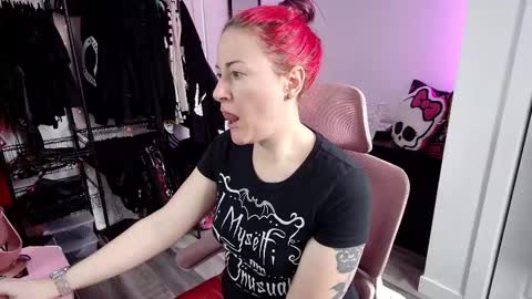 Snapshot of gennyrock chatting on 6, 1, 2026 Genny Rock and online show from 6, 1, 2026