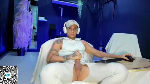 independent model online show from 8, 5, 2026