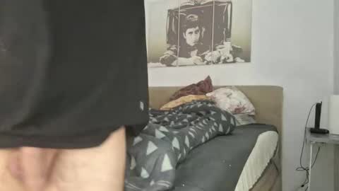 A  A online show from 20, 10, 2025