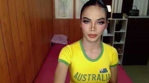 Snapshot of gerogoussidney chatting on 6, 11, 2025 Sidneymorens online show from 6, 11, 2025