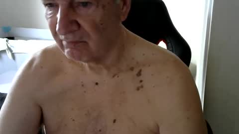 Snapshot of gh1952ma chatting on 12, 3, 2025 Gisse online show from 12, 3, 2025