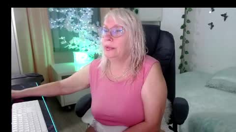Snapshot of ghertrudequeen chatting on 2, 6, 2026 Ghertrudequeen online show from 2, 6, 2026