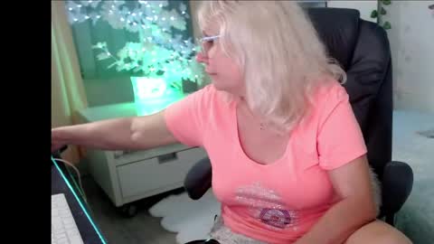 Snapshot of ghertrudequeen chatting on 4, 6, 2026 Ghertrudequeen online show from 4, 6, 2026