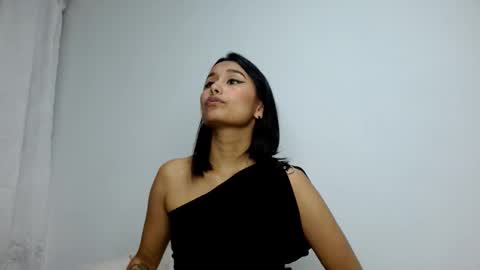 Snapshot of gia_lee10 chatting on 25, 9, 2025 Gia Lee online show from 25, 9, 2025