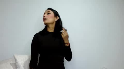 Snapshot of gia_lee10 chatting on 27, 9, 2025 Gia Lee online show from 27, 9, 2025