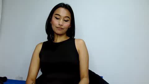 Snapshot of gia_lee10 chatting on 6, 10, 2025 Gia Lee online show from 6, 10, 2025