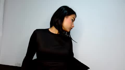 Snapshot of gia_lee10 chatting on 11, 10, 2025 Gia Lee online show from 11, 10, 2025