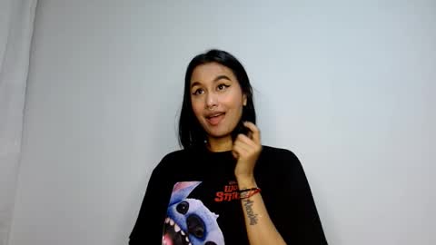 Snapshot of gia_lee10 chatting on 15, 10, 2025 Gia Lee online show from 15, 10, 2025