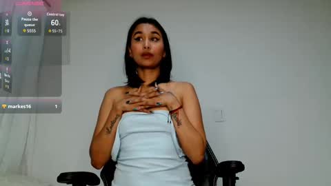 Snapshot of gia_lee10 chatting on 16, 10, 2025 Gia Lee online show from 16, 10, 2025