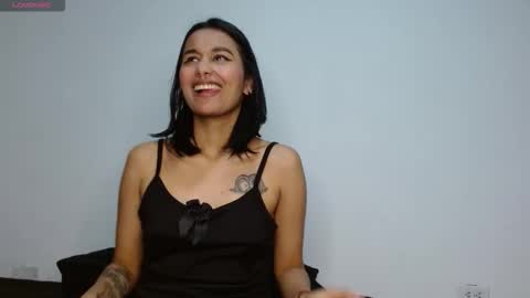 Snapshot of gia_lee10 chatting on 18, 10, 2025 Gia Lee online show from 18, 10, 2025