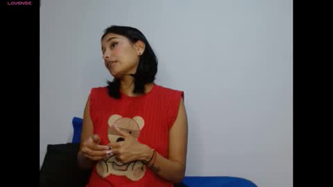 Snapshot of gia_lee10 chatting on 23, 10, 2025 Gia Lee online show from 23, 10, 2025