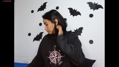 Snapshot of gia_lee10 chatting on 24, 10, 2025 Gia Lee online show from 24, 10, 2025