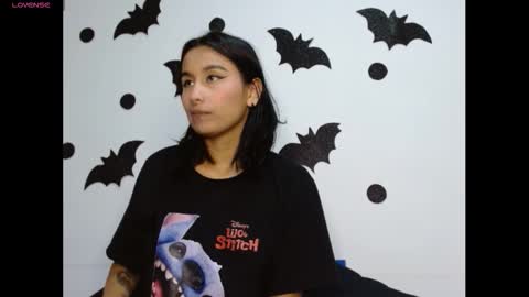 Snapshot of gia_lee10 chatting on 25, 10, 2025 Gia Lee online show from 25, 10, 2025