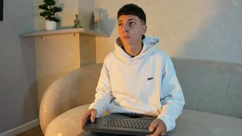 Snapshot of gian_rossii chatting on 9, 6, 2026 GIAN online show from 9, 6, 2026