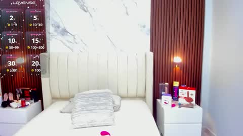 G I A N N A  online show from 15, 10, 2025