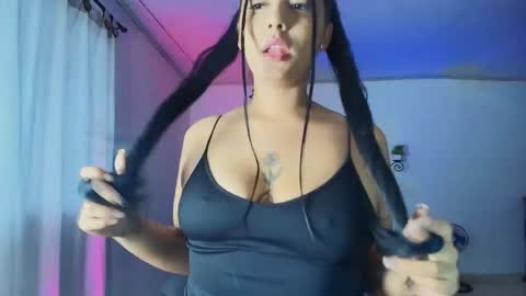 Giana Roberts online show from 4, 11, 2025