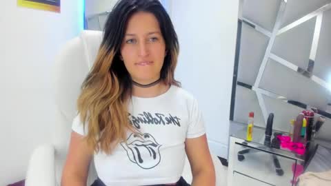 GiaRoussel online show from 7, 1, 2025