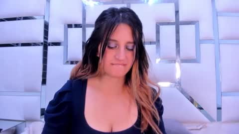 GiaRoussel online show from 28, 1, 2025