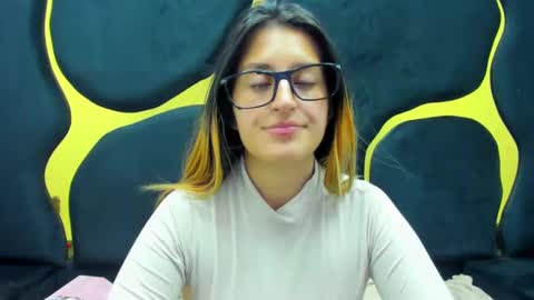 GiaRoussel online show from 12, 2, 2025