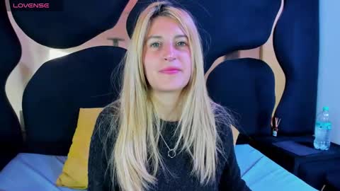 GiaRoussel online show from 12, 2, 2026