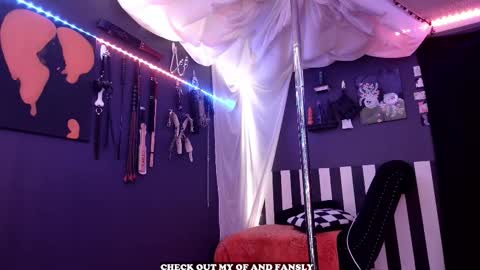 Giggles online show from 15, 12, 2025