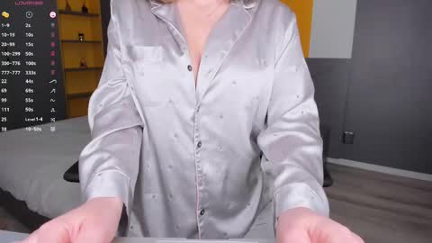 gigihadd online show from 12, 2, 2026