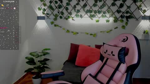 Snapshot of gigii_hadiidd chatting on 20, 12, 2024 Gisel online show from 20, 12, 2024