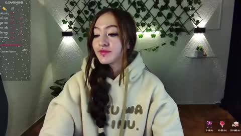 Snapshot of gigii_hadiidd chatting on 27, 12, 2024 Gisel online show from 27, 12, 2024