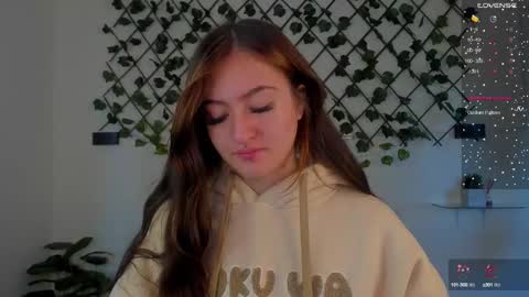 Snapshot of gigii_hadiidd chatting on 12, 1, 2025 Gisel online show from 12, 1, 2025