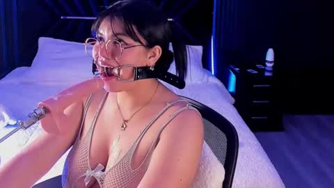 Snapshot of giiabloom chatting on 5, 3, 2025 giia online show from 5, 3, 2025