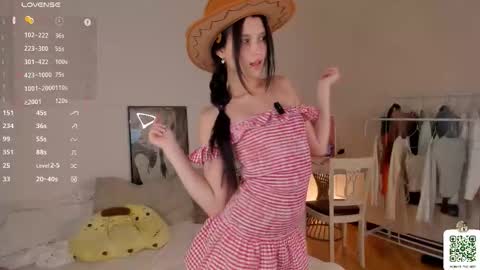 Snapshot of gimme_the_kiss chatting on 15, 12, 2025 Mia online show from 15, 12, 2025