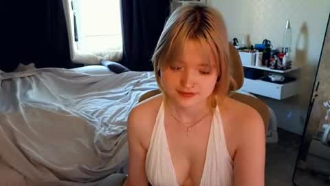 Snapshot of gimmergirls_ chatting on 5, 7, 2026 Klara online show from 5, 7, 2026