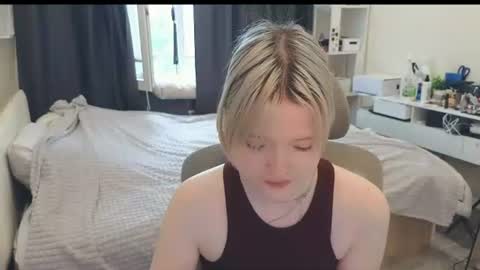 Snapshot of gimmergirls_ chatting on 14, 7, 2026 Klara online show from 14, 7, 2026