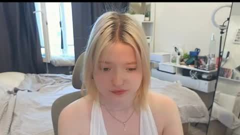 Snapshot of gimmergirls_ chatting on 15, 7, 2026 Klara online show from 15, 7, 2026