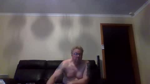 Snapshot of gimmmieoooo chatting on 16, 10, 2025 gimmmieoooo online show from 16, 10, 2025