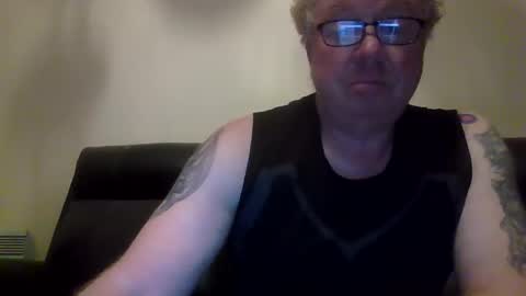 gimmmieoooo online show from 9, 4, 2026