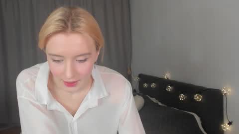 Snapshot of gin_yoon chatting on 21, 11, 2025 Gin online show from 21, 11, 2025