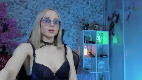 Snapshot of gina_lovelyy chatting on 27, 3, 2026 Gina online show from 27, 3, 2026