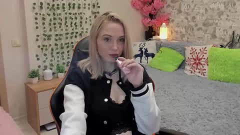 Snapshot of gina_lovelyy chatting on 8, 5, 2026 Gina online show from 8, 5, 2026