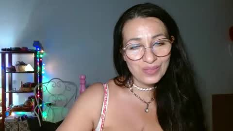 Snapshot of ginaoneon chatting on 24, 10, 2025 GinaONeon online show from 24, 10, 2025